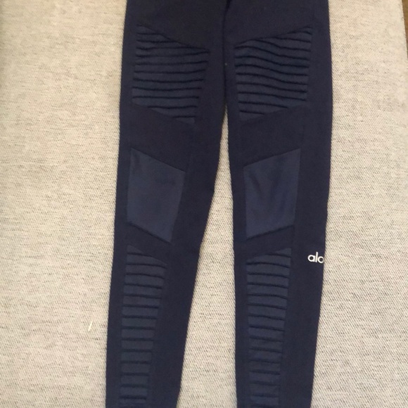 Alo yoga moto legging - Picture 2 of 6